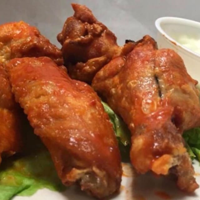 5 Wings And Crinkle Fries.
